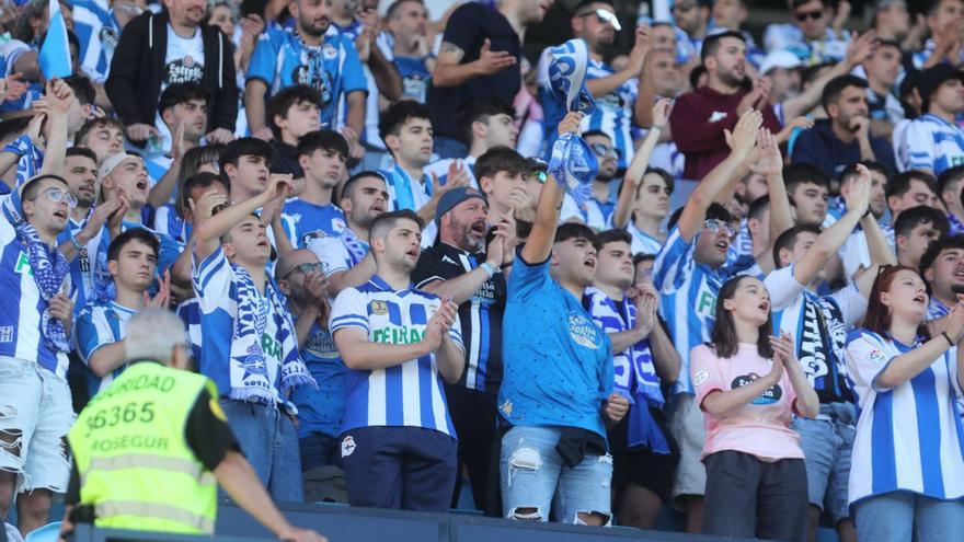 Aficionados del Dépor en la grada de Balaídos durante el partido del año pasado |  // RICARDO GROBAS