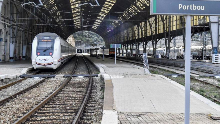 L’estació de tren de Portbou, la darrera  abans de la frontera amb l’estat francès.  | ANDREA BOLCATO