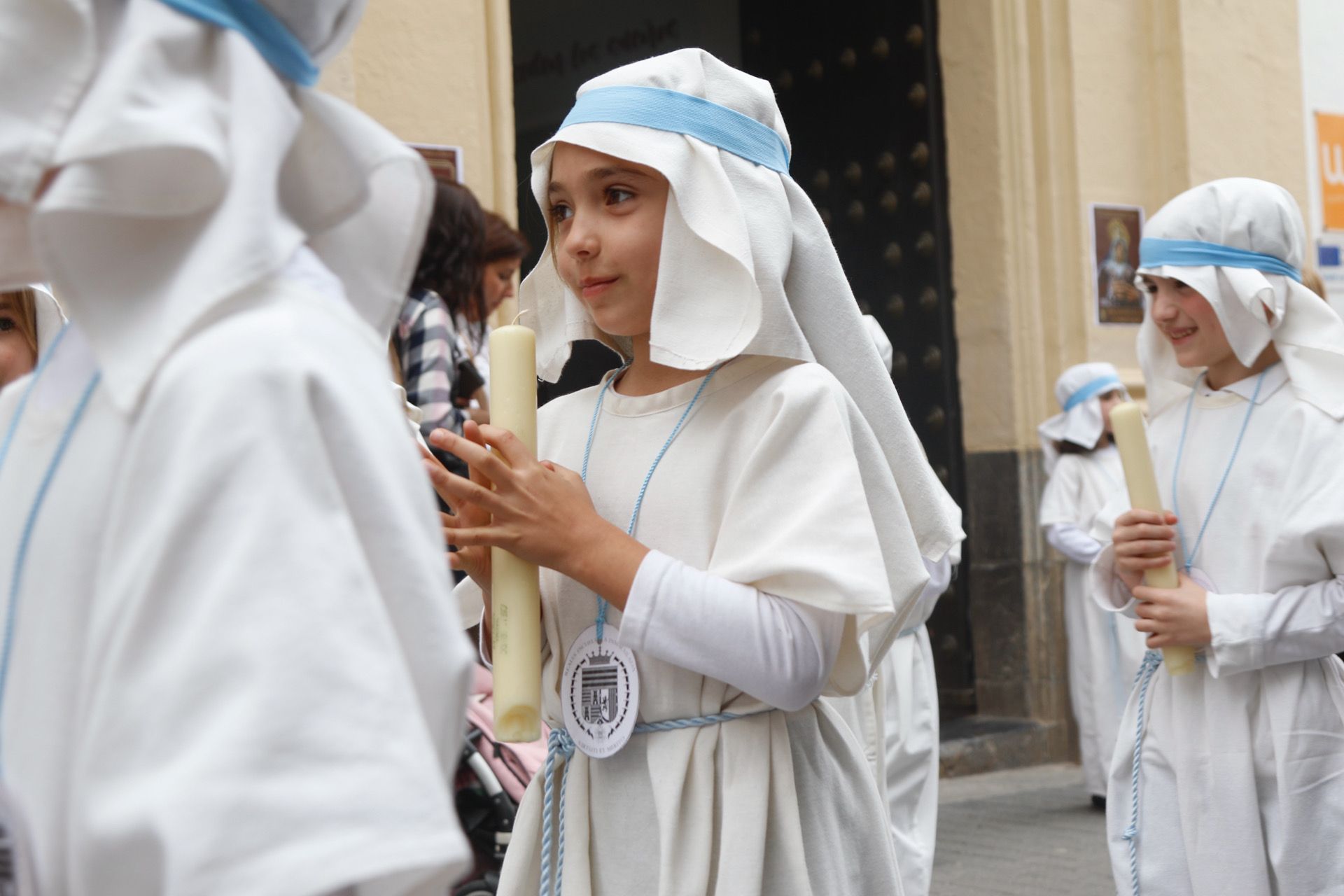 Pequeños del colegio de la Inmaculada durante su procesión