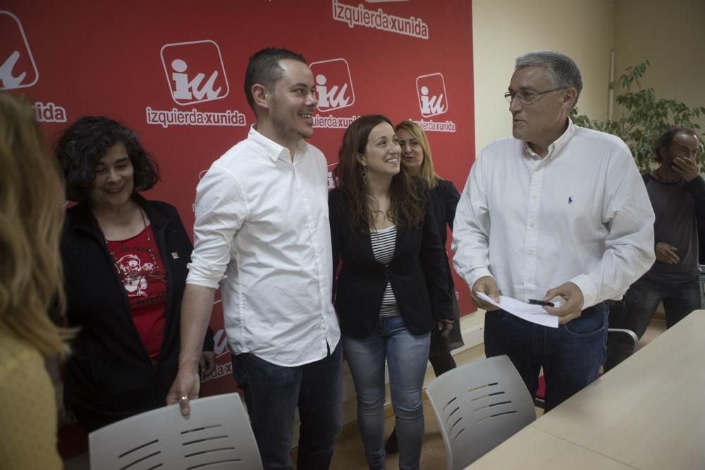 Rueda de prensa de Manolo Orviz en la sede de IU de Oviedo