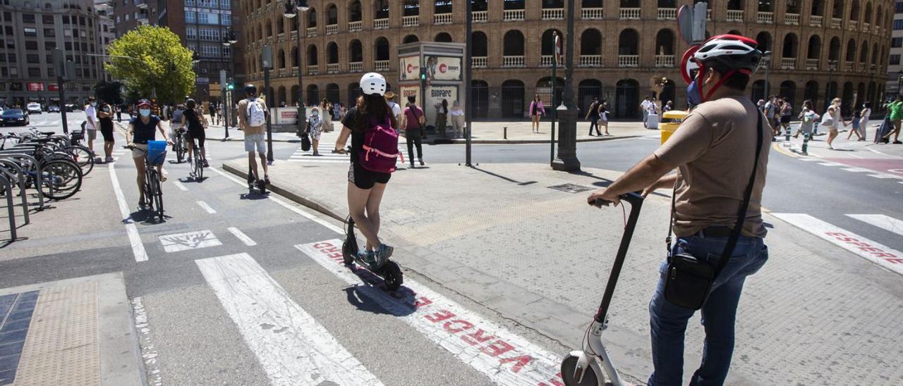 Los patinetes han empezado a ser un problema para la circulación. | G. CABALLERO