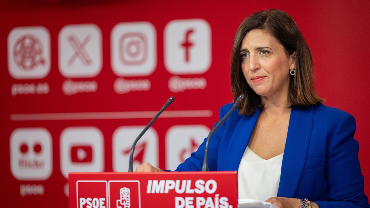 La portavoz del PSOE, Esther Peña, en una rueda de prensa en la sede nacional del partido en la calle Ferraz.