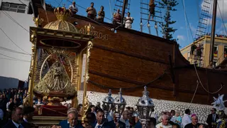 El diálogo entre el Castillo y la Nave da la bienvenida a la Virgen de Las Nieves