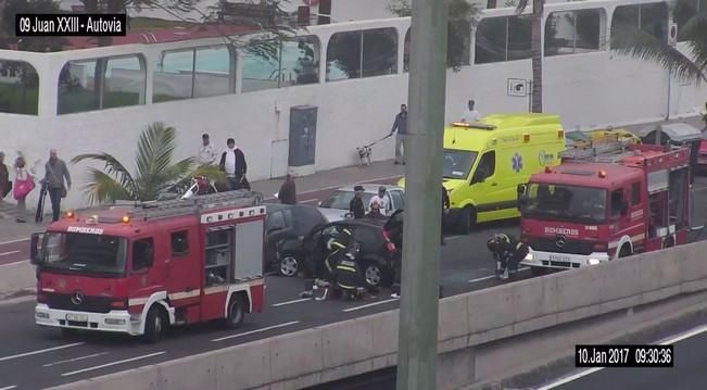 Accidente en el acceso a Juan XXIII desde la Avenida Marítima