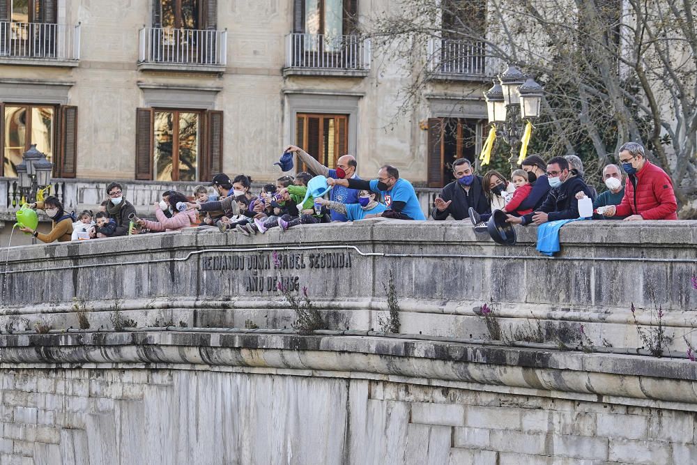 «Palanganada» al pont de Pedra per reivindicar un major cabal al Ter