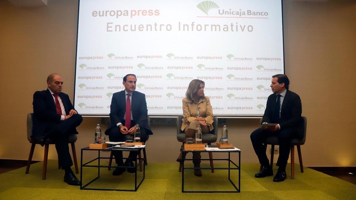 Lorenzo Amor, Javier González de Lara y Rocío Blanco, en el encuentro informativo de Europa Press.