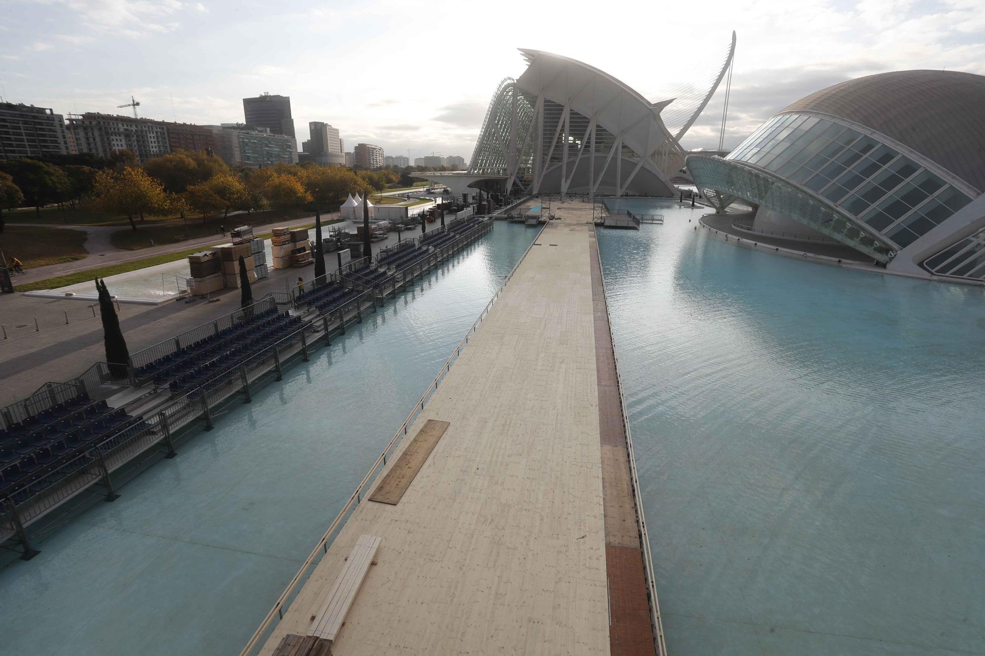 Montaje en la nueva ubicación de la meta de Maratón Valencia Trinidad Alfonso