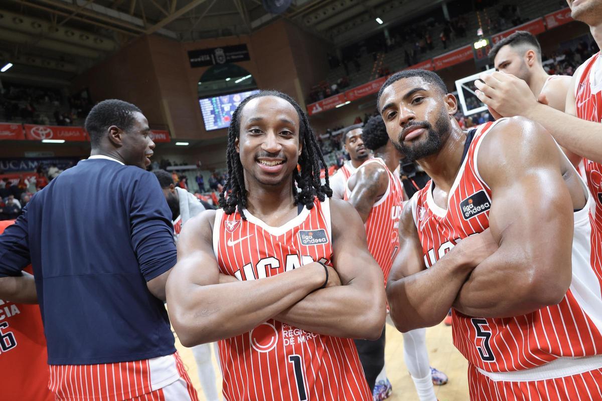 Michael Forrest y David DeJulius, bases del UCAM Murcia, durante un partido de la segunda vuelta en el Palacio.