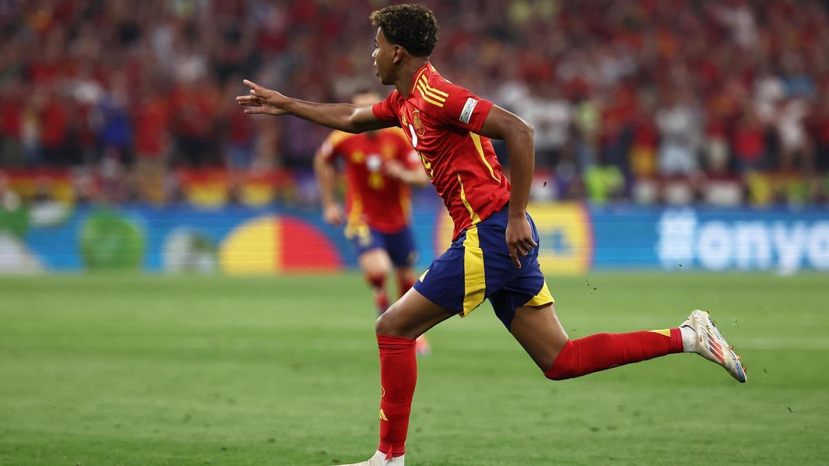 Lamine Yamal festeja el 1-1 que marcó para la selección española ante Francia en Múnich.