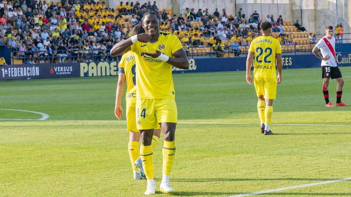 El delantero camerunés Etta Eyong, letal para el Villarreal B, autor de dos goles.