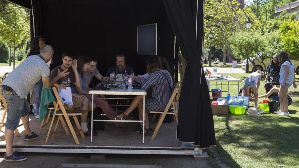 Taller de Wikipedia para escribir biografías de científicas en la Festa de la Ciència.