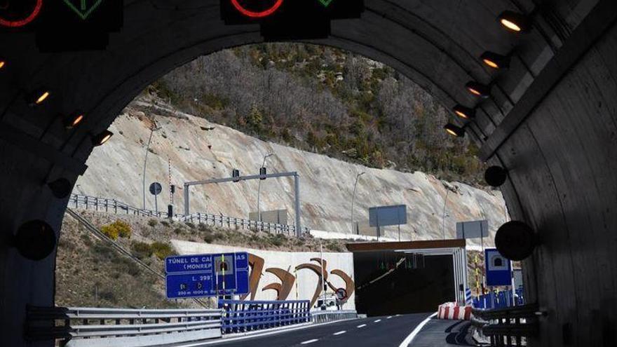 El incendio de un vehículo en el interior de un túnel de Monrepós obliga a cortar la A-23 en sentido Jaca