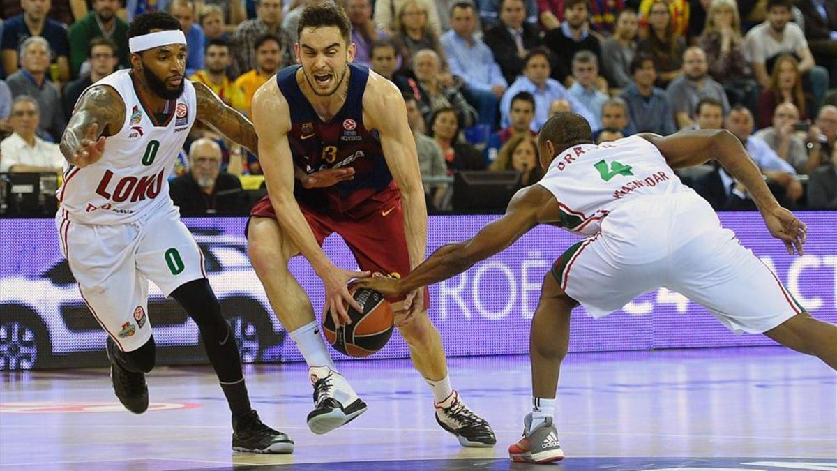 Malcom Delaney intenta frenar a Tomas Satoransky en el play off de la Euroliga 2015-2016