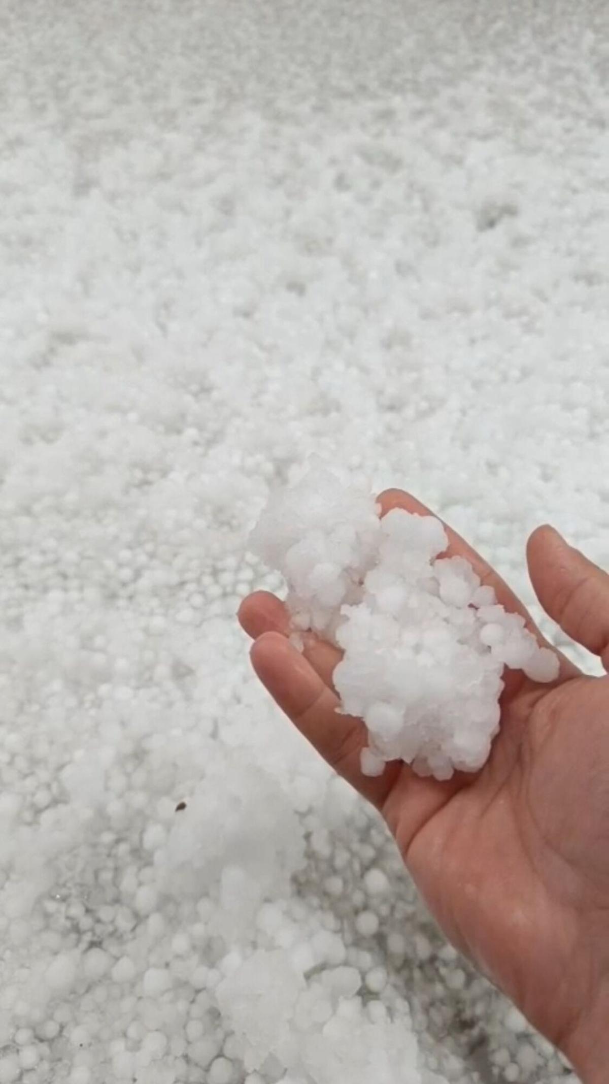 Granizo que ha caído en el municipio de Alcarràs
