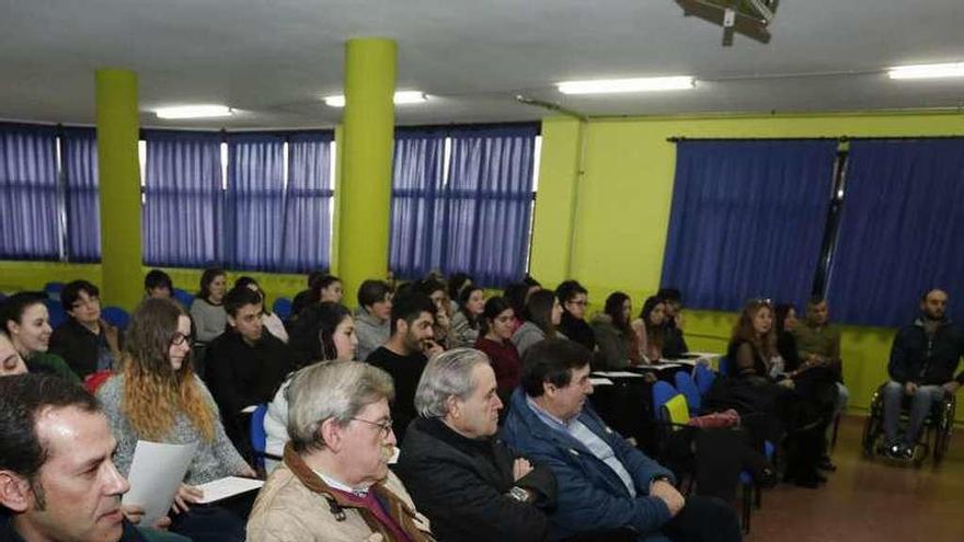 Asistentes al acto de ayer en el Instituto de Piedras Blancas.