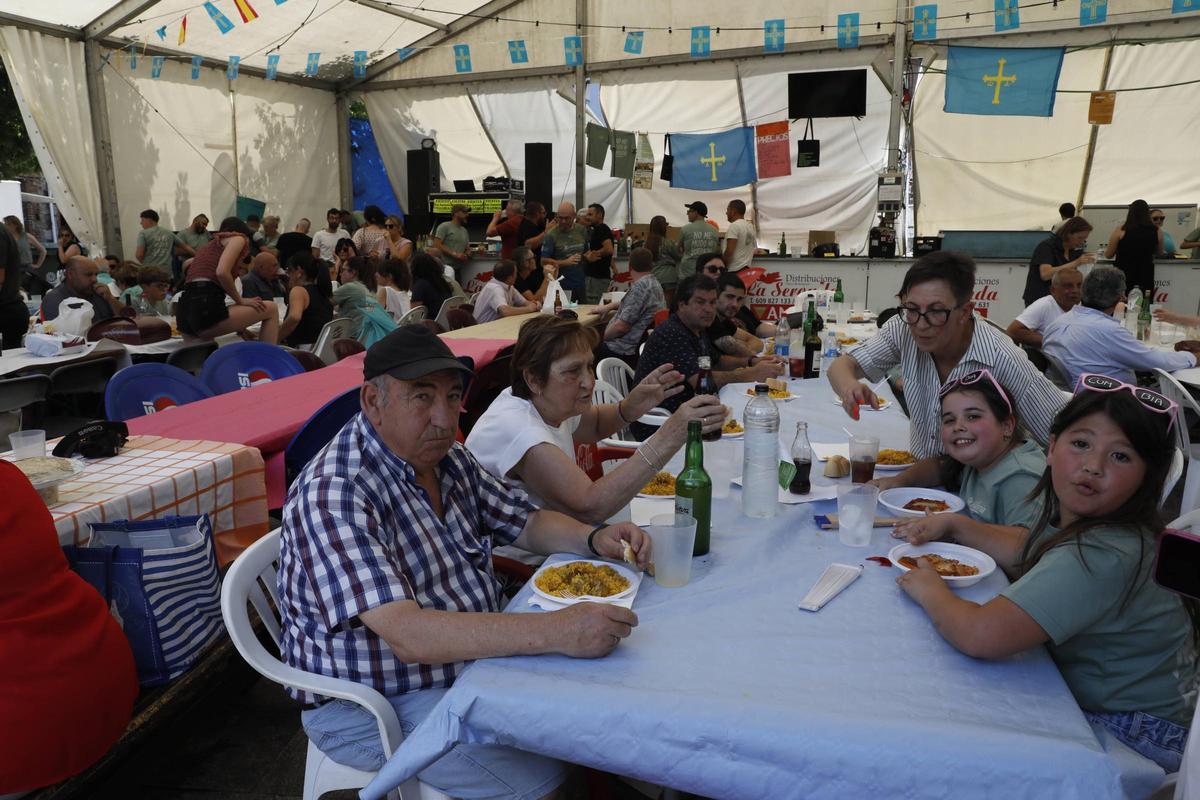 Comida popular en Villoria, Laviana, para celebrar a San Antonio: así está siendo la celebración