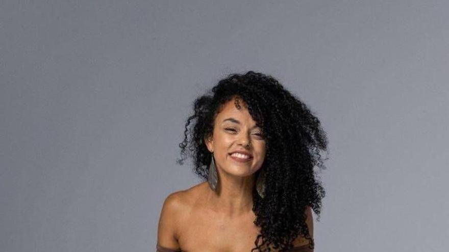 Noemi Moncrief (42 años, cantante): "Mi verdadera forma de expresión está en el canto"