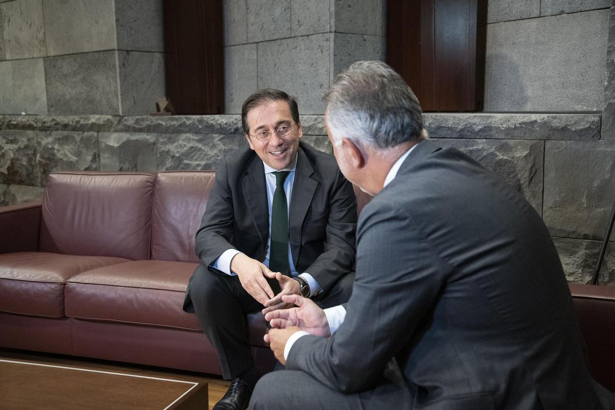 José Manuel Albares con Ángel Víctor Torres.