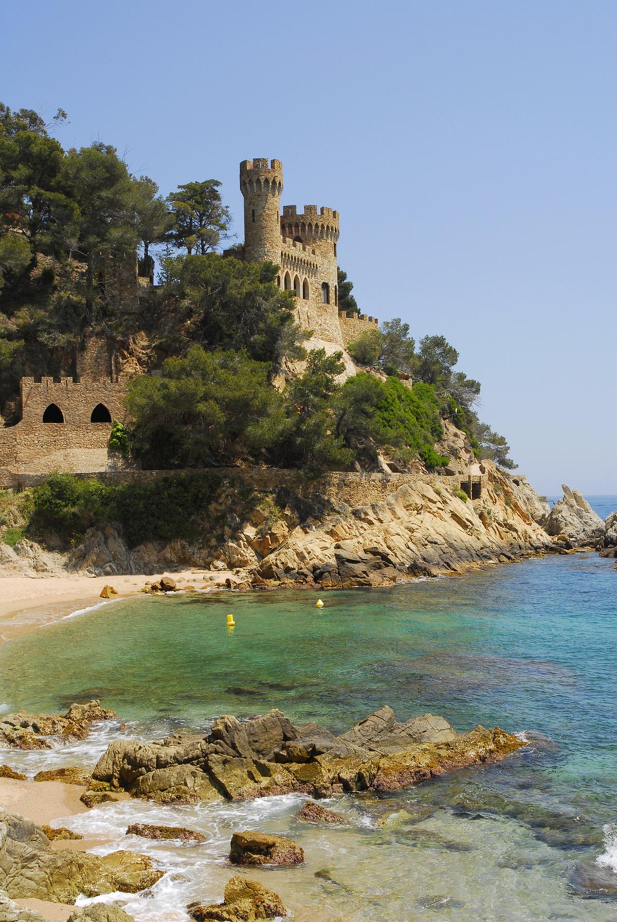 El famoso Castillo de Sant Joan, un icono del paisaje de Lloret de Mar.