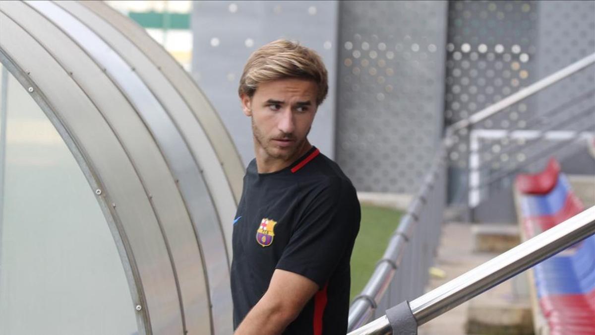 Sergi Samper se entrena con el Barça a la espera de solucionar su futuro
