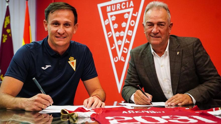 Felipe Moreno cambia los despidos por las renovaciones