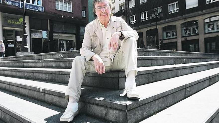 Bill Wyman, ayer, en el centro de Oviedo.