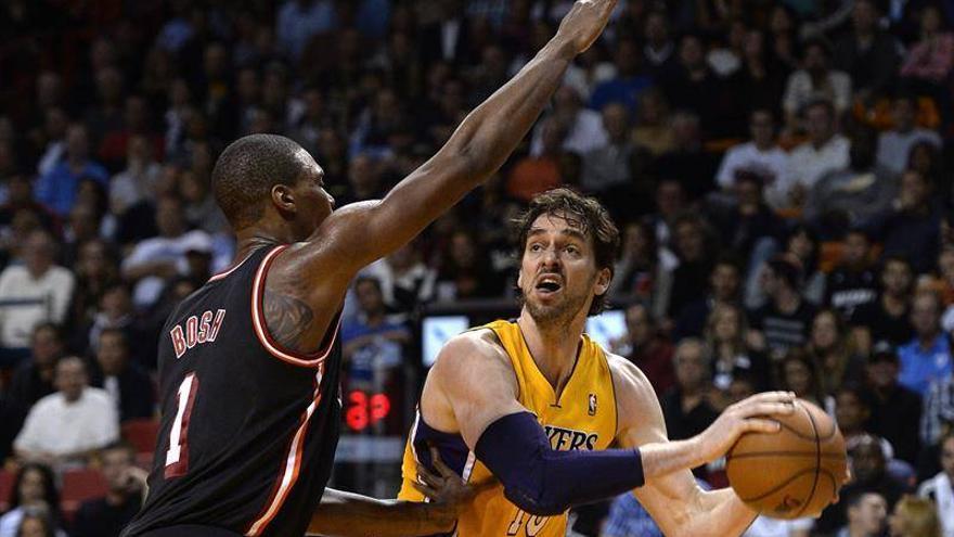 Los Heat ahondan la crisis de los Lakers