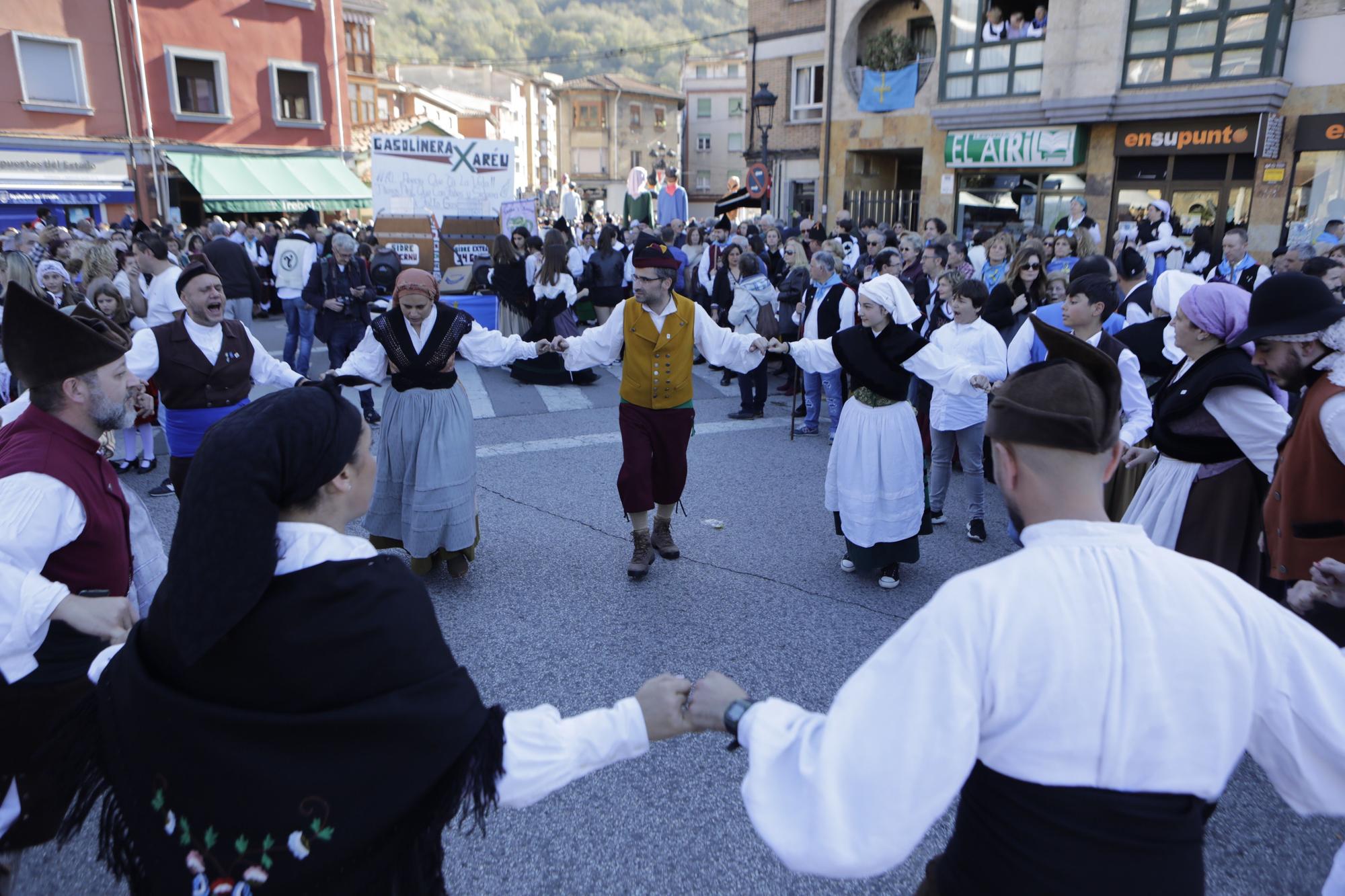 EN IMÁGENES: La localidad allerana de Moreda celebra San Martín, la fiesta de los Humanitarios