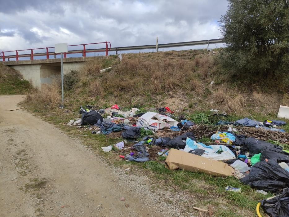 El confinament perimetral redescobreix l'incivisme en els camins