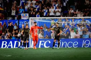 Cuatro jornadas, cuatro defensas: el Córdoba CF sigue buscando la combinación en su zaga