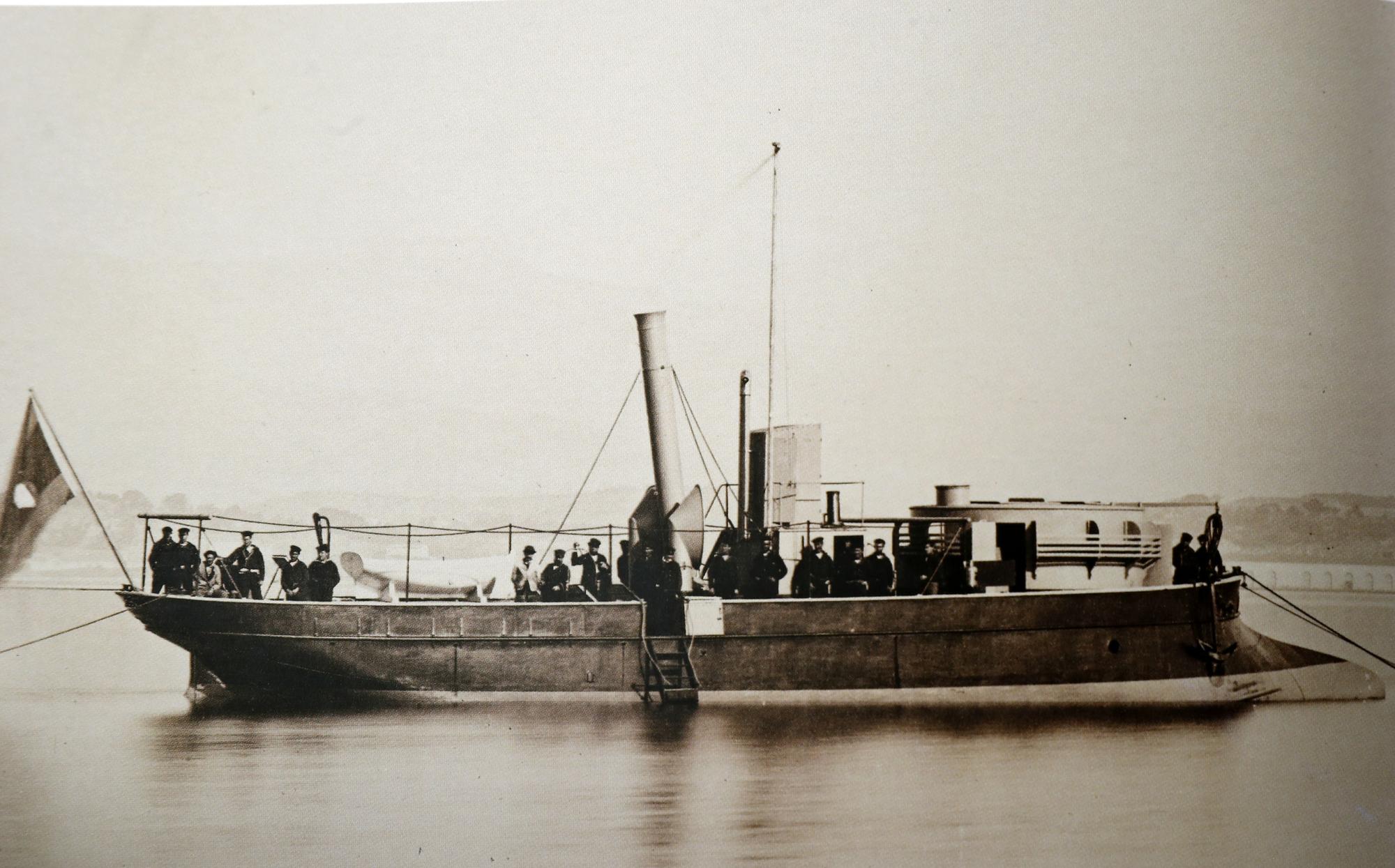 Una travesía fotográfica al pasado de la Marina española de casi cien años de navegación