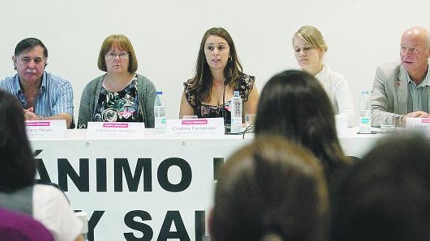 Álvaro Pérez y Estefanía Santos (padres de Hugo), Cristina Fernández, Katja Moll y Klaus Iudiwiczak (de DKMS).