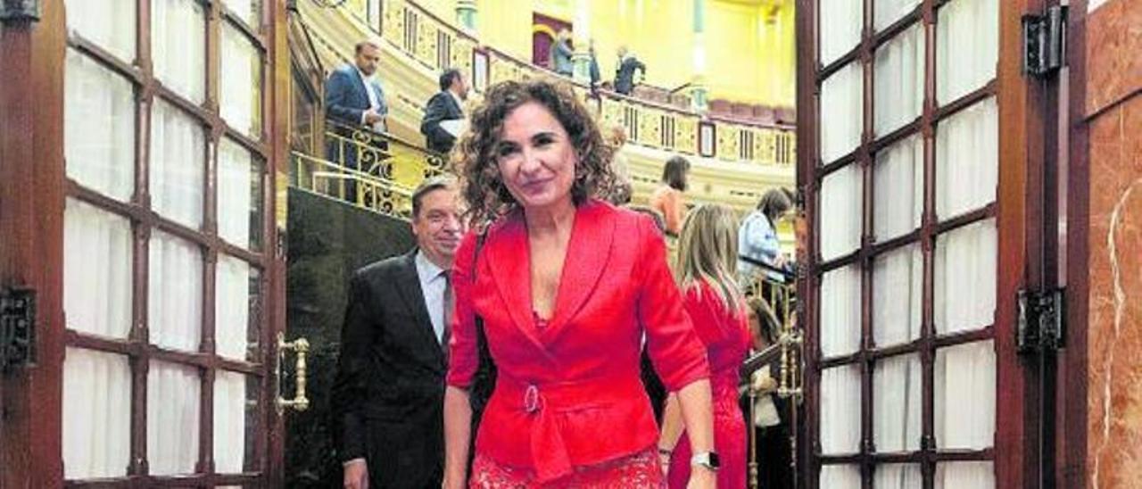 La ministra de Hacienda María Jesús Montero, ayer, en el Congreso | E.P.