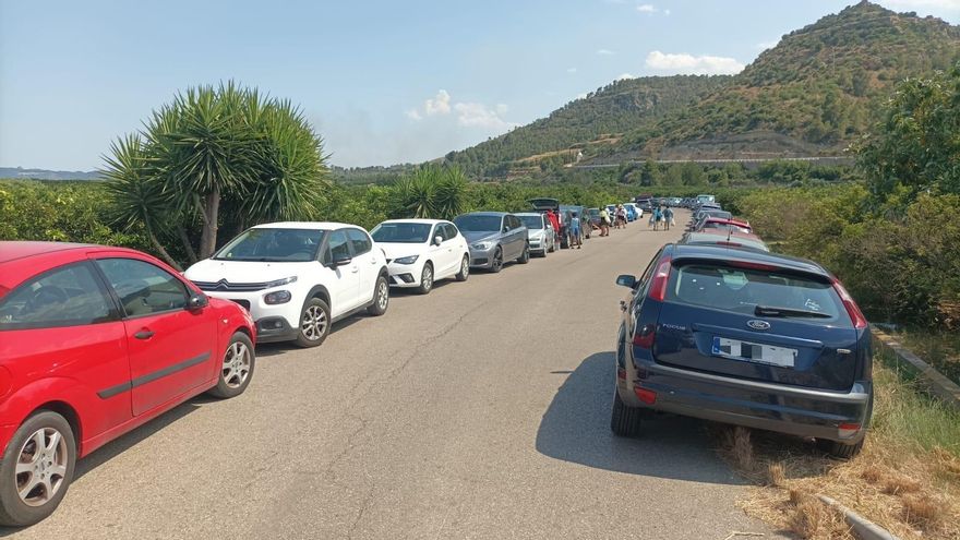 Zarandean el coche de la alcaldesa tras enfrentarse a bañistas que se negaban a pagar el parking de l&#039;Assut