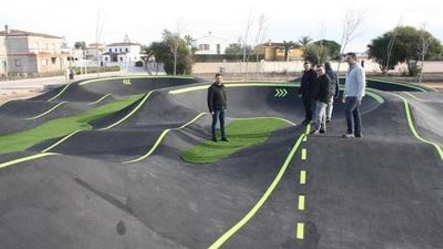 El alcalde y los ediles, en el sinuoso circuito.