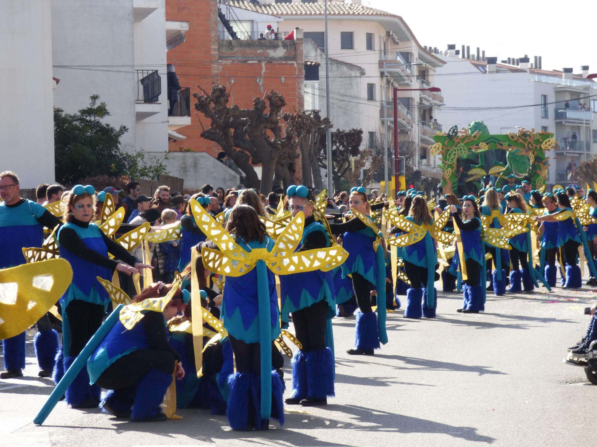 L'Escala vibra amb una rua de carnaval carregada d'imaginació