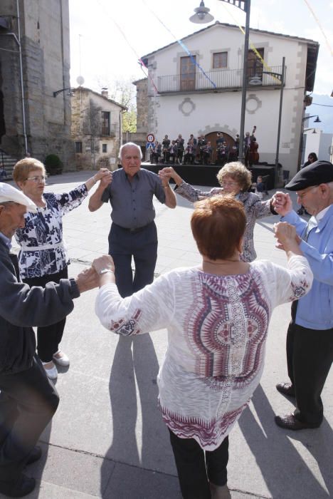 Ball de sardanes a les Preses