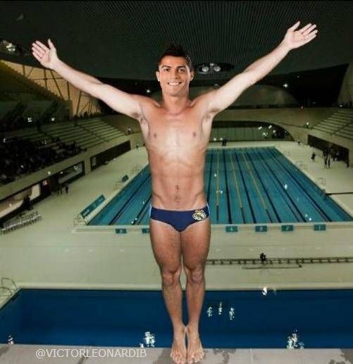 Fotogalería del 'piscinazo' de Cristiano