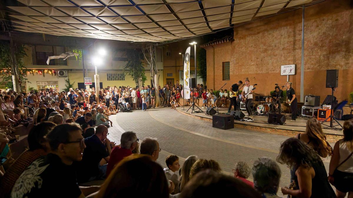Un jurado profesional seleccionará a cinco bandas vinculadas al municipio de Benicàssim para actuar en directo y recibir 1.000 euros cada una.