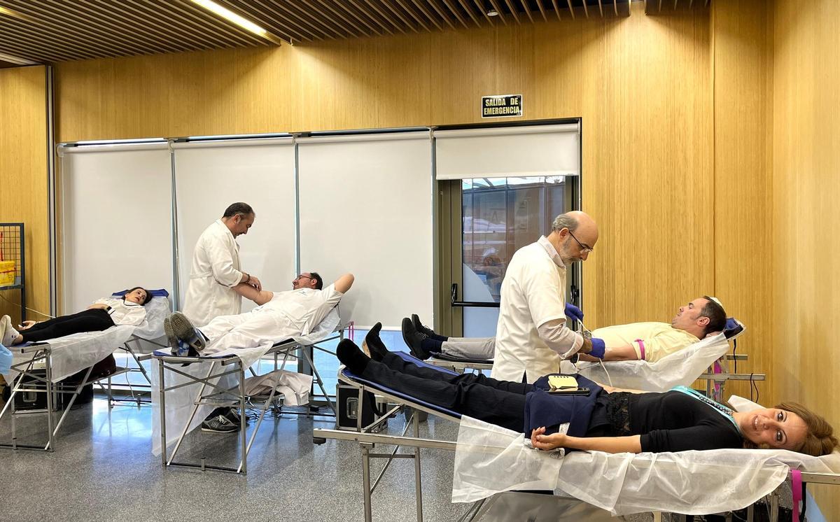 El Hospital Quirónsalud Córdoba celebra "con gran éxito de participación" una jornada solidaria de donación de sangre.