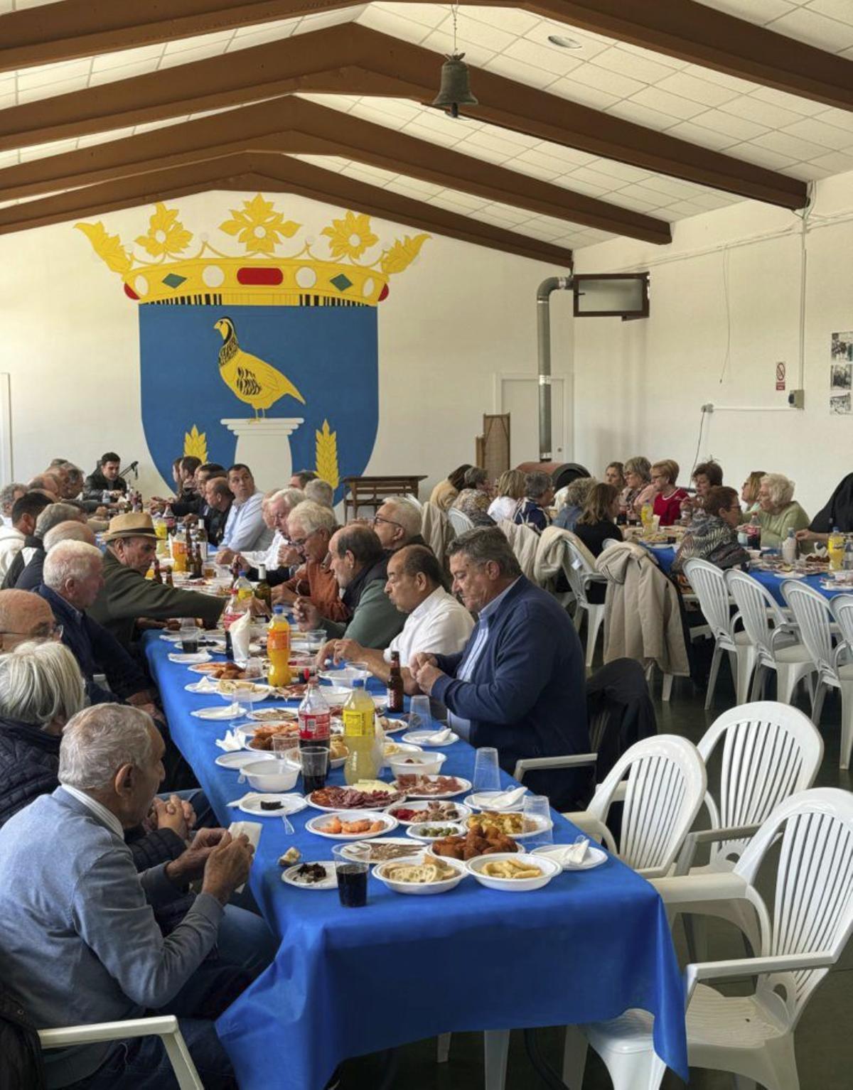 La Puebla de Albortón organizó un delicioso aperitivo que estuvo amenizado con una actuación musical.