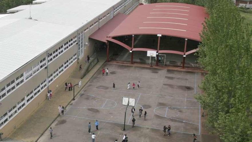 Patio del colegio Juan Fernández Latorre.