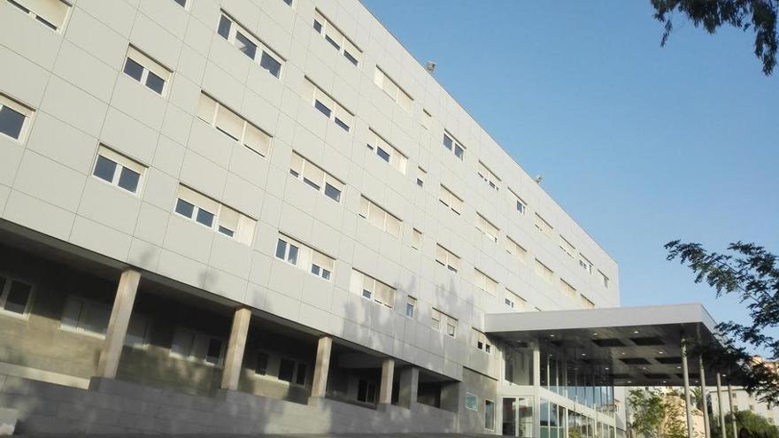 Entrada principal del Hospital de Nuestra Señora de la Candelaria.