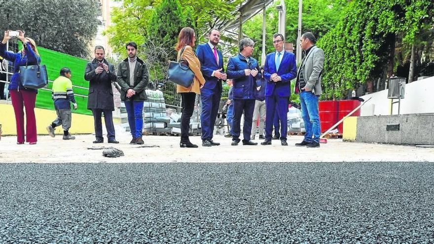 Las obras de la nueva zona infantil ya han comenzado en Santa Isabel.