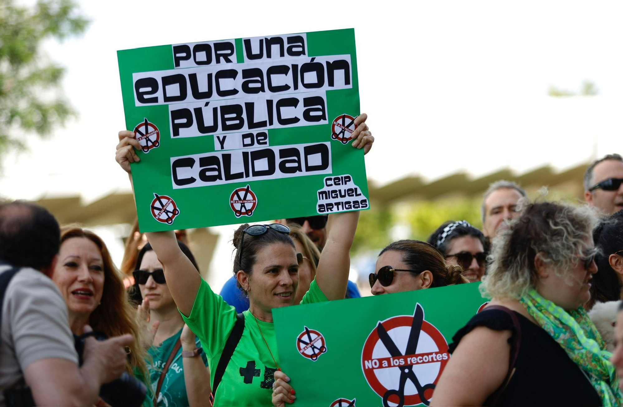 En imágenes | Concentración frente al departamento de Educación del Gobierno de Aragón