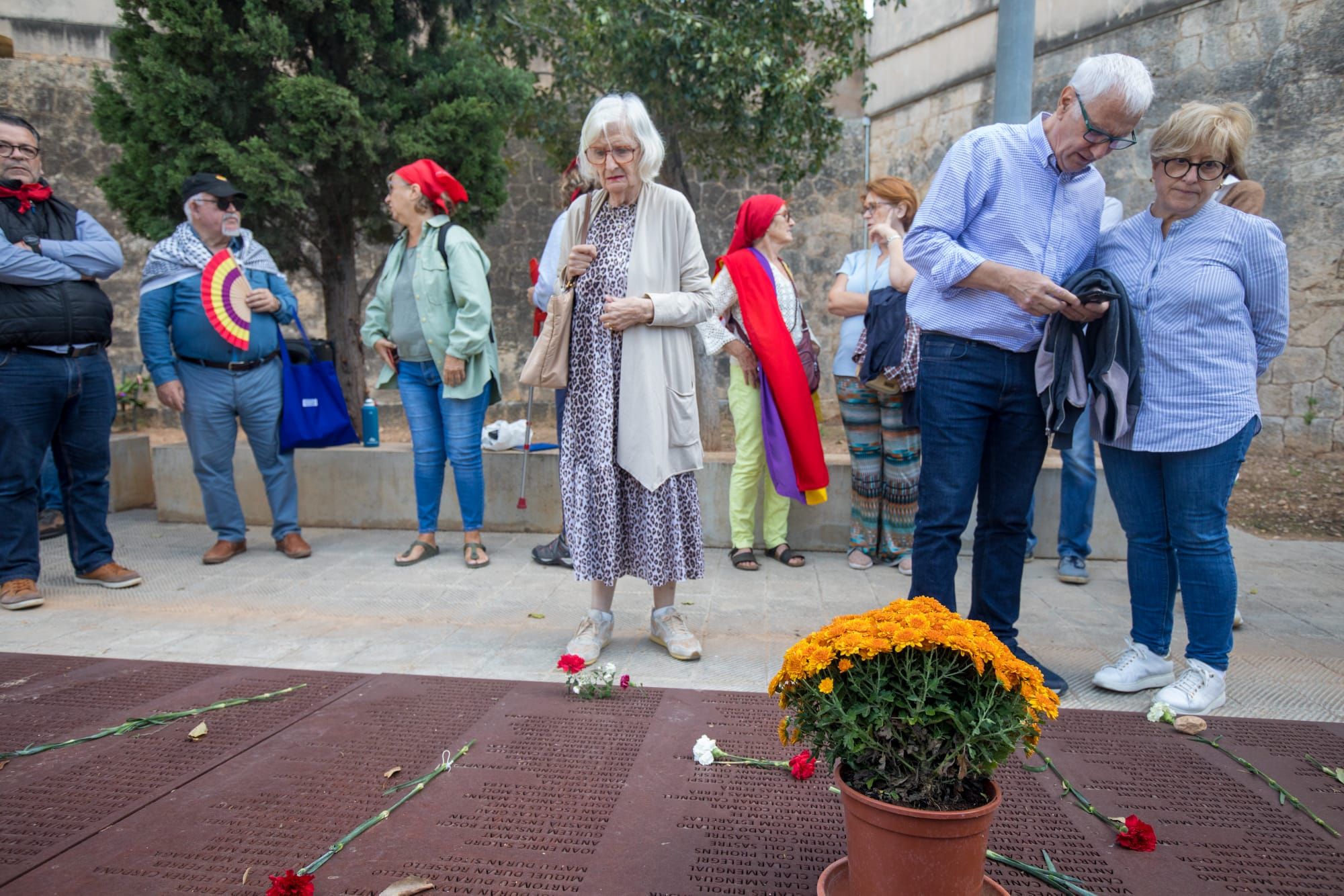 Día de Tots Sants en el cementerio de Palma