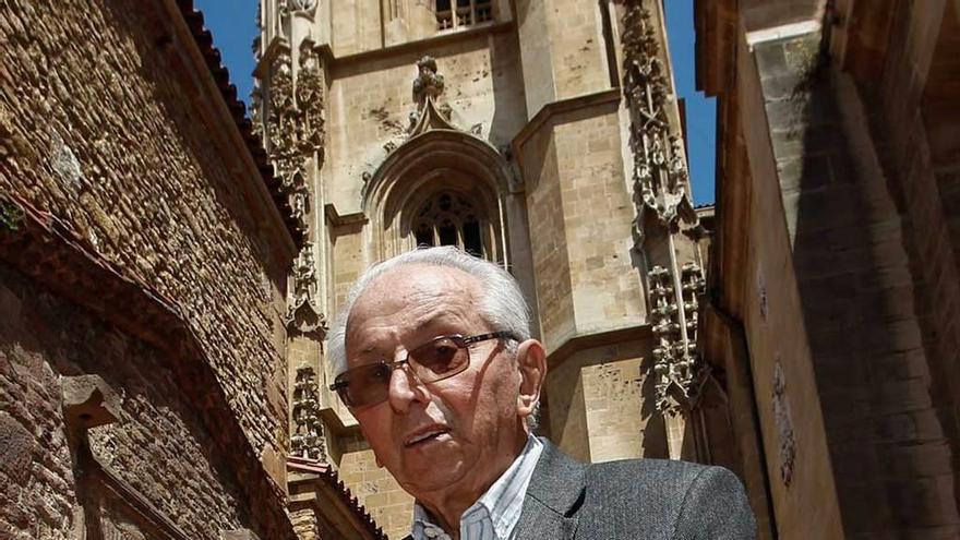 Modesto García Astorga junto a la Catedral en 2017.