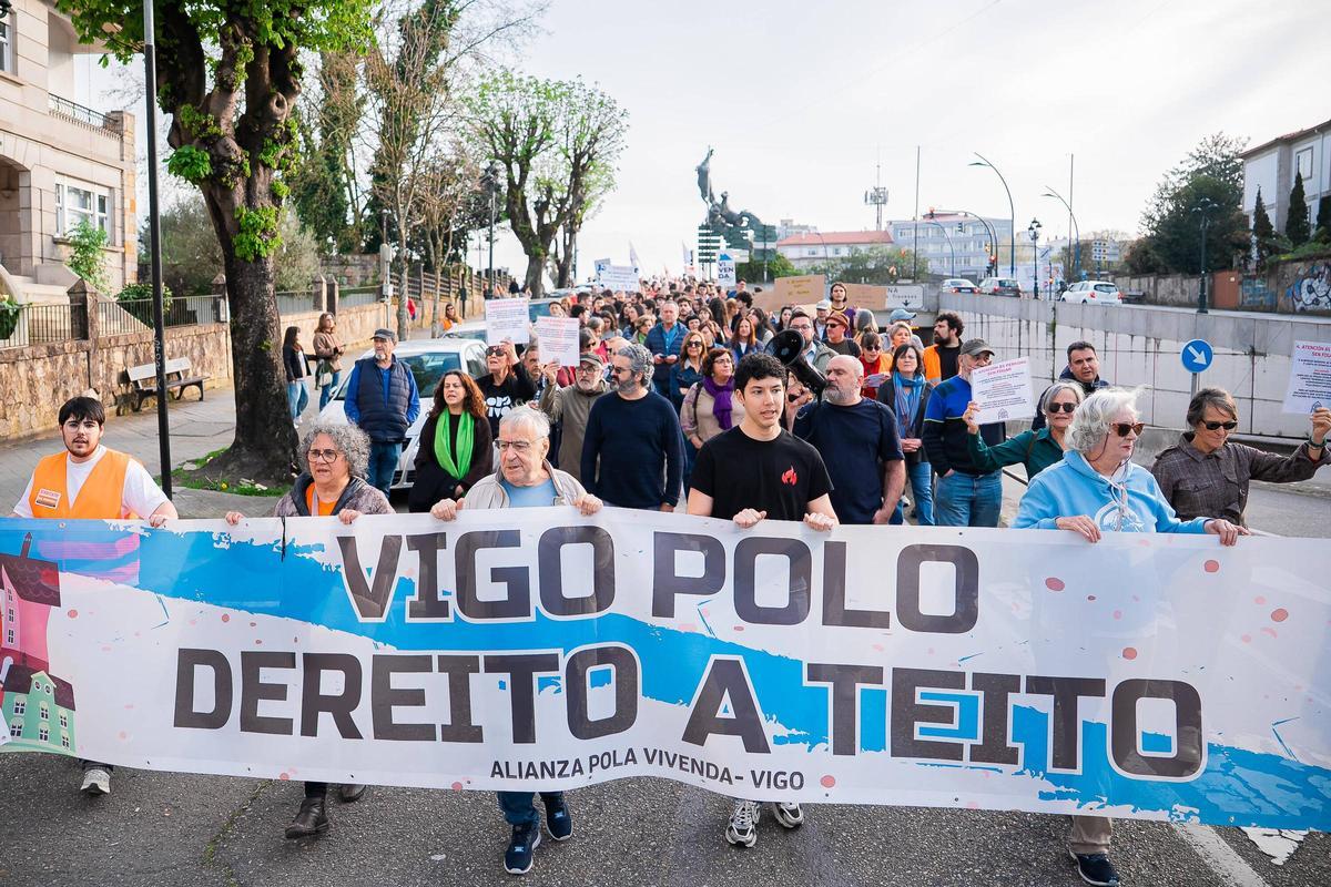 Una multitud clama por el derecho a la vivienda en las calles de Vigo Una multitud clama por el derecho a la vivienda en las calles de Vigo