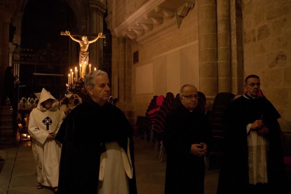 La procesión del Espíritu Santo en la Catedral