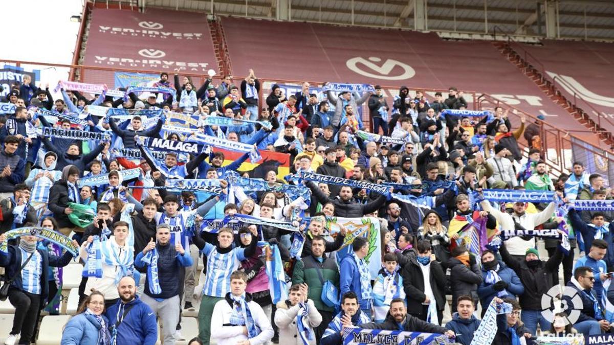 Más de 300 aficionados se desplazaron a Albacete para apoyar al Málaga CF.